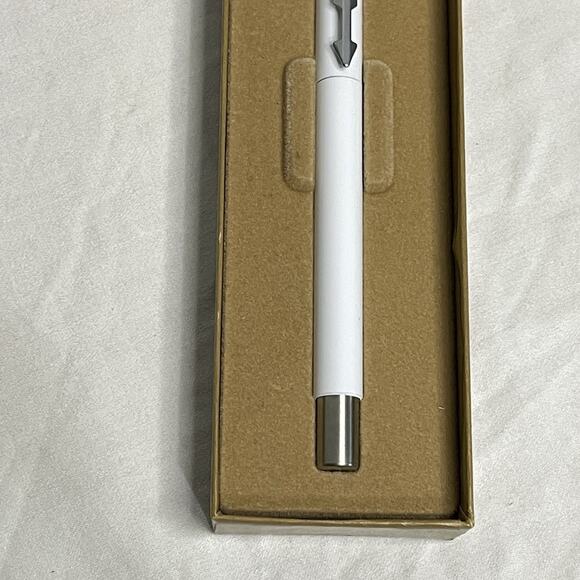Vintage Parker Ballpoint Pen White Chrome Arrow Accent Black Ink Original Box - Picture 6 of 8
